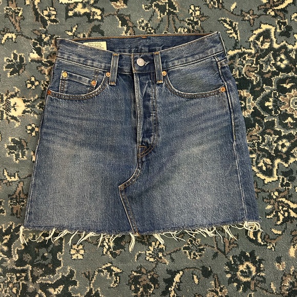 Snake Head Decon Iconic Boyfriend Denim Mini Skirt from Levis - Picture 1 of 5